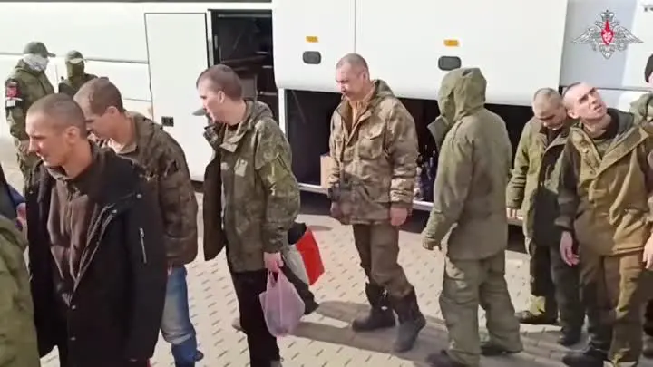 Кадры возвращения наших бойцов из украинского плена 10.04.2023