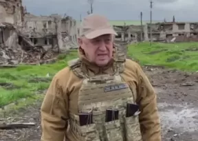 Евгений Викторович поздравляет всех с празниками