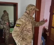 Видео задержания 34-летнего жителя Крыма, подозреваемого в госизмене.