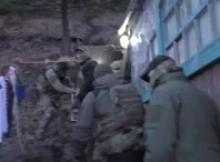 Кадры задержания жителя Приморья, передававшего украинским спецслужбам данные о режимных объектах региона