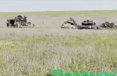 Русские солдаты на месте гибели колонны боонетехники ВСУ