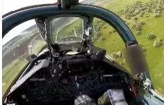 Вид из кабины: штурмовики Су-25СМ уничтожают огневые средства противника