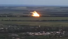 "Солнцепёк" сжигает позиции ВСУ в приграничной зоне с применением инновационных боеприпасов.