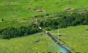 Архивные кадры в хорошем качестве уничтожения украинского колонны на минах в районе н.п. Новодаровка Запорожской области