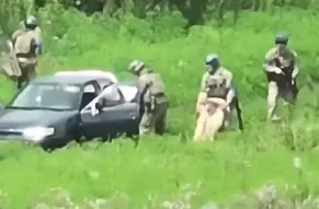 Где-то под Угледаром. Наша разведка вела ДРГ противника, которой навстречу выехала гражданская машина. Ее расстреляли