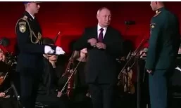 Экипажу легендарного танка "Алёша" вручили звезды "Героев России"