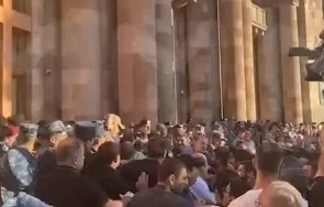 ВЕреване армяне называют Пашиняна предателем