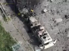 Немецкий тягач MAN с танком Т-64 «Булат» заехал прямо к позициям армии России под Очеретино.