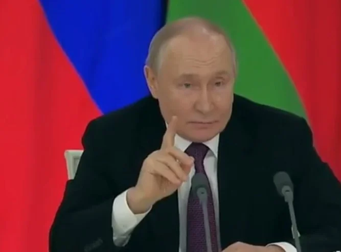 ВС РФ наступают почти везде, непонятно, как будет решаться ситуация на линии соприкосновения в случае перемирия, заявил президент РФ.