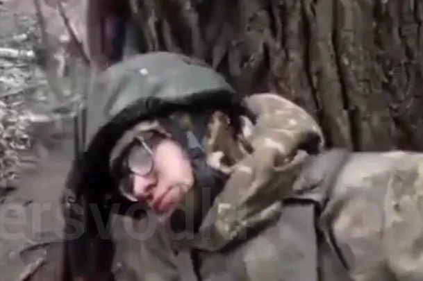 Реалии войны: кадры действий группы наших бойцов, попавших под атаку вражеских дронов.